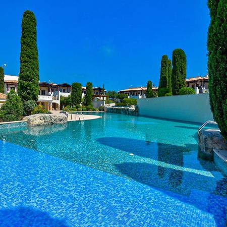 2 Bedroom Apartment Assia With Communal Pool, Aphrodite Hills Resort Sakarya Dış mekan fotoğraf