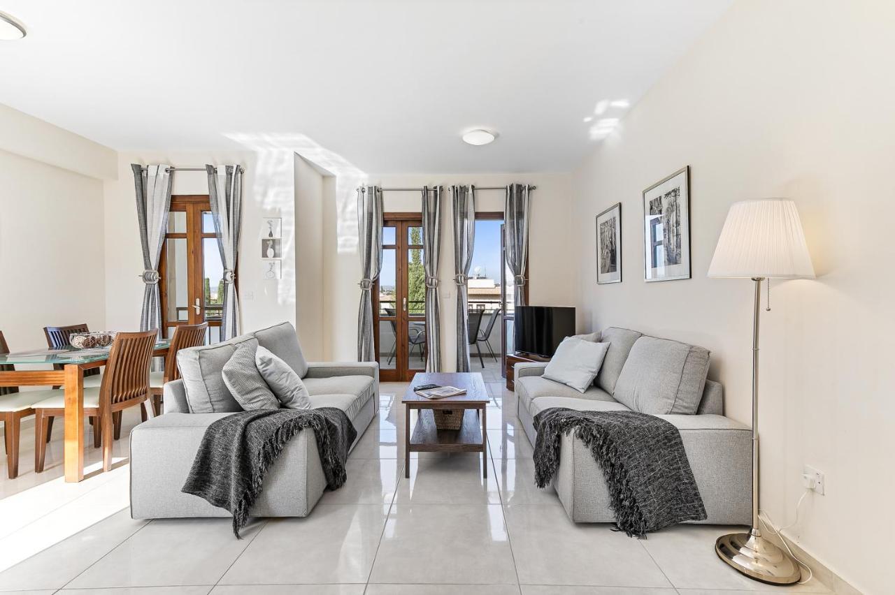 2 Bedroom Apartment Assia With Communal Pool, Aphrodite Hills Resort Sakarya Dış mekan fotoğraf