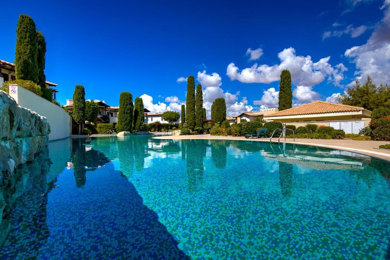 2 Bedroom Apartment Assia With Communal Pool, Aphrodite Hills Resort Sakarya Dış mekan fotoğraf