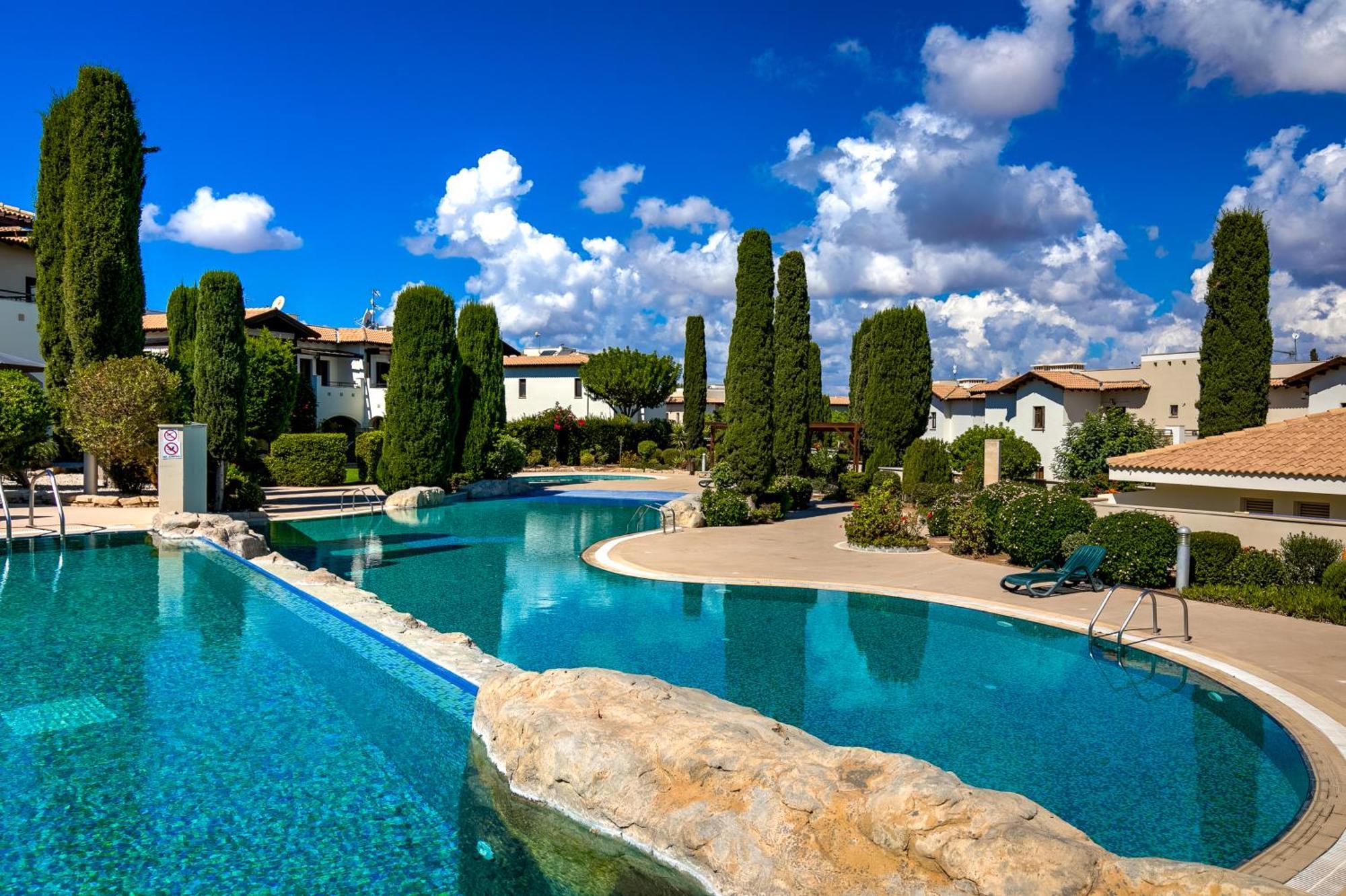 2 Bedroom Apartment Assia With Communal Pool, Aphrodite Hills Resort Sakarya Dış mekan fotoğraf