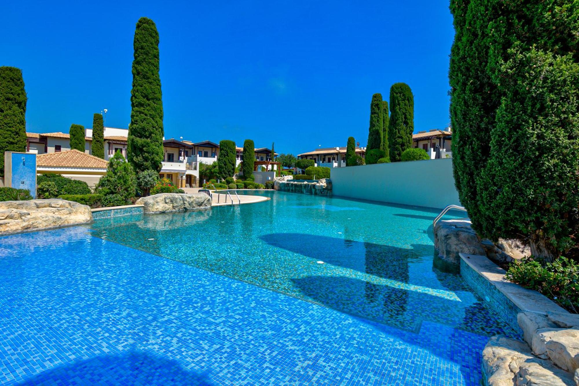 2 Bedroom Apartment Assia With Communal Pool, Aphrodite Hills Resort Sakarya Dış mekan fotoğraf