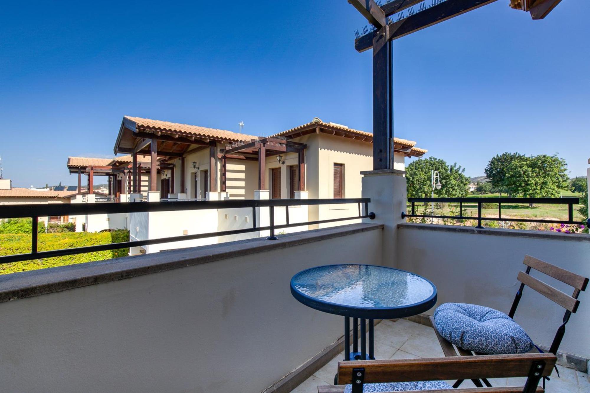 2 Bedroom Apartment Assia With Communal Pool, Aphrodite Hills Resort Sakarya Dış mekan fotoğraf