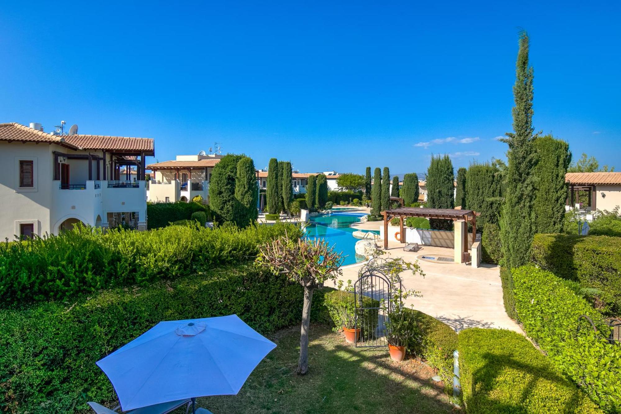 2 Bedroom Apartment Assia With Communal Pool, Aphrodite Hills Resort Sakarya Dış mekan fotoğraf