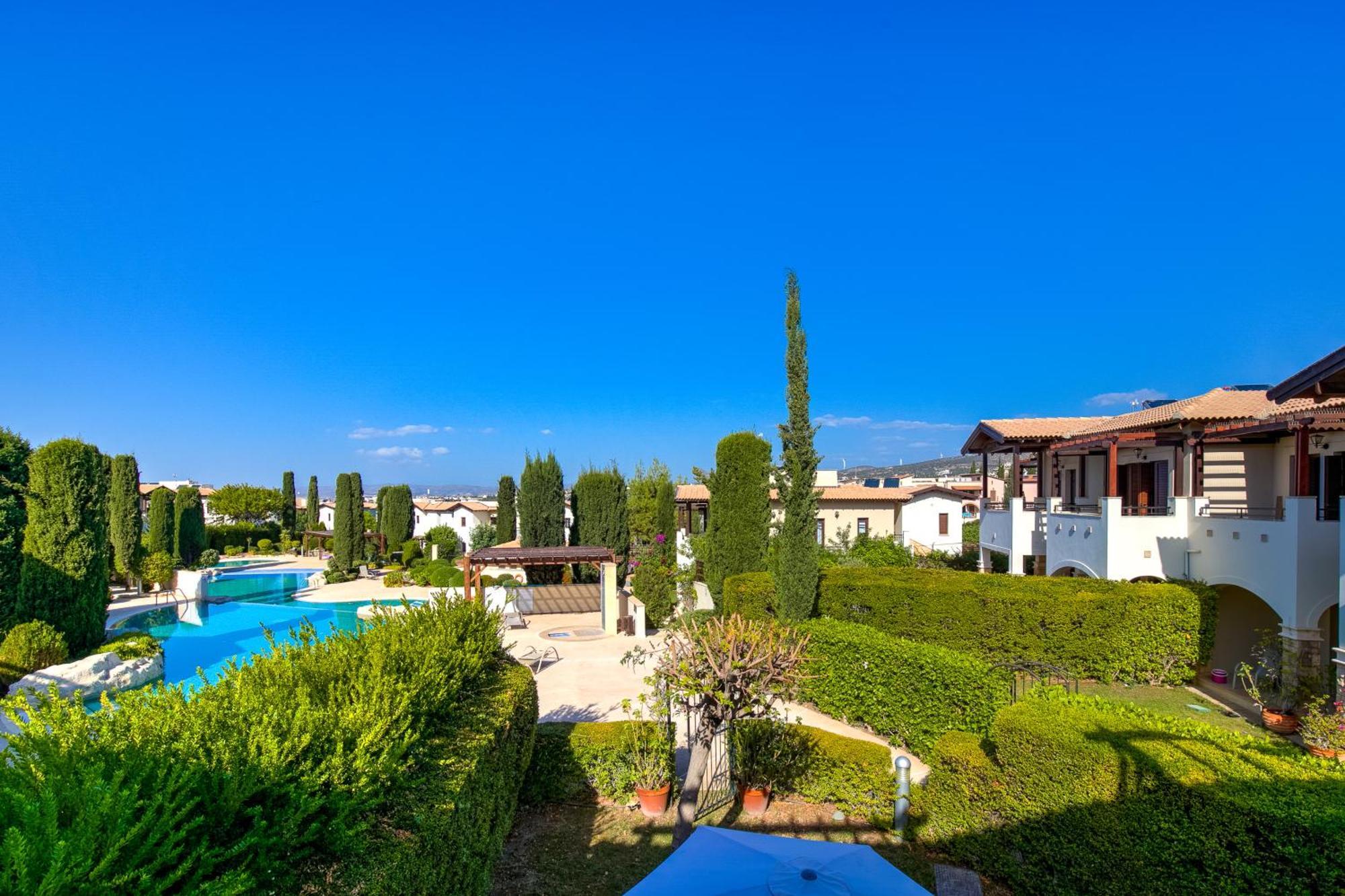 2 Bedroom Apartment Assia With Communal Pool, Aphrodite Hills Resort Sakarya Dış mekan fotoğraf