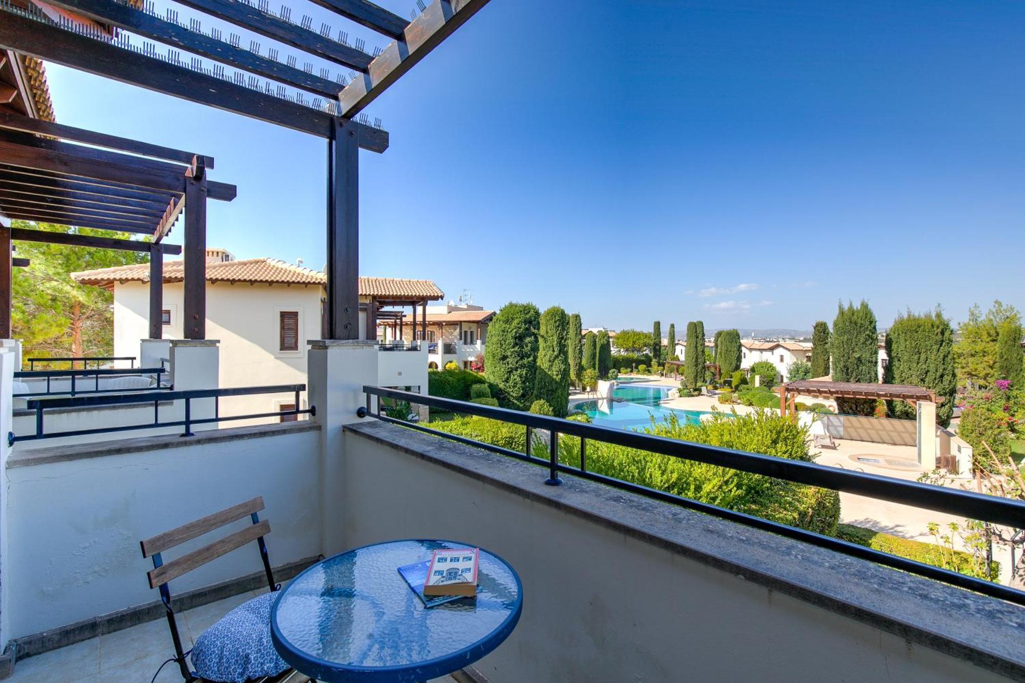 2 Bedroom Apartment Assia With Communal Pool, Aphrodite Hills Resort Sakarya Dış mekan fotoğraf